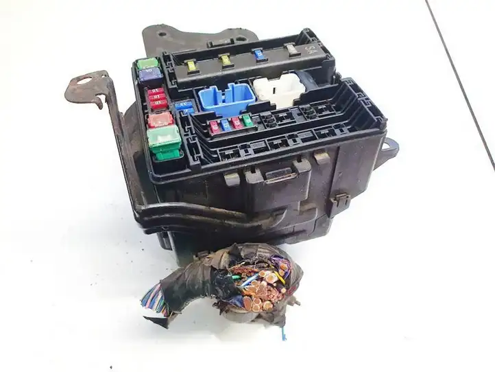 Suzuki Grand Vitara (2005 - 2008)  5683 Ящик предохранителей (комплект)