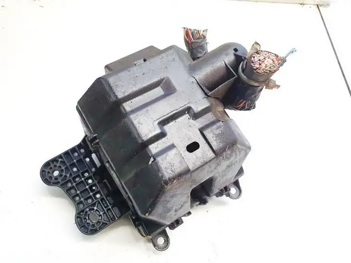 Suzuki Grand Vitara (2005 - 2008)  5683 Ящик предохранителей (комплект)