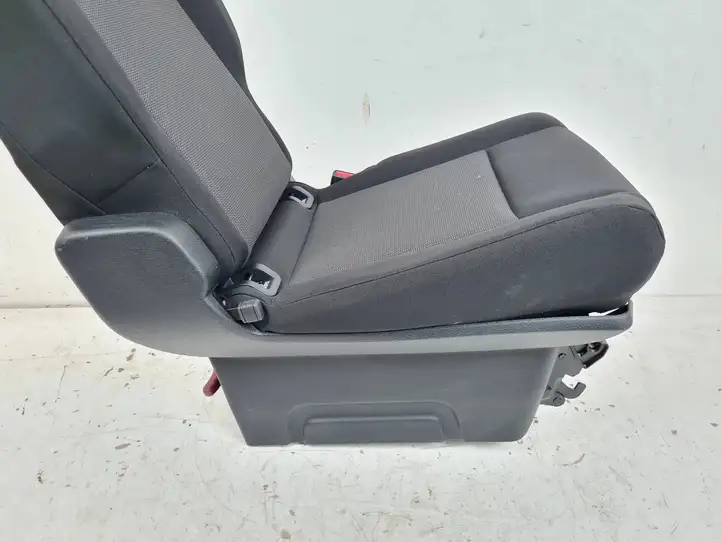 Toyota ProAce City (2016 - ) Третий ряд сидений — фото 3