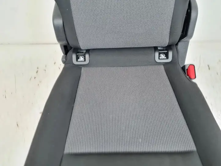 Toyota ProAce City (2016 - ) Третий ряд сидений — фото 5