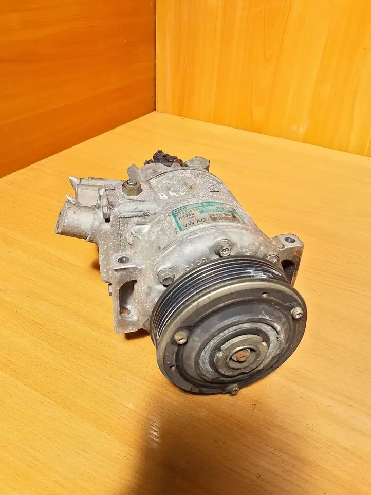 Volkswagen Golf V (2003 - 2009) 1K0820803Q Компрессор (насос) кондиционера воздуха — фото 1