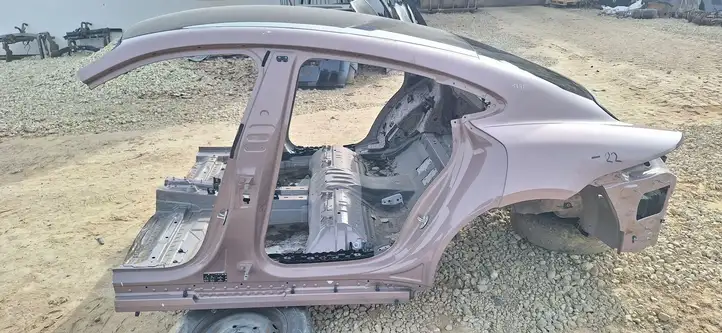 Porsche Taycan 9J1 (2019 - ) Задняя часть кузова — фото 2