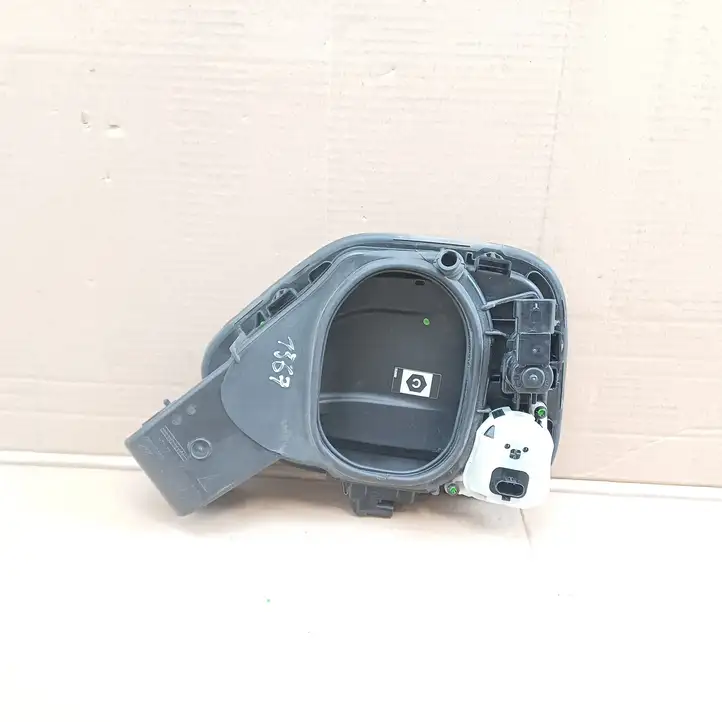 Porsche Taycan 9J1 (2019 - ) 9J1821247A Крышка зарядного разъема — фото 9