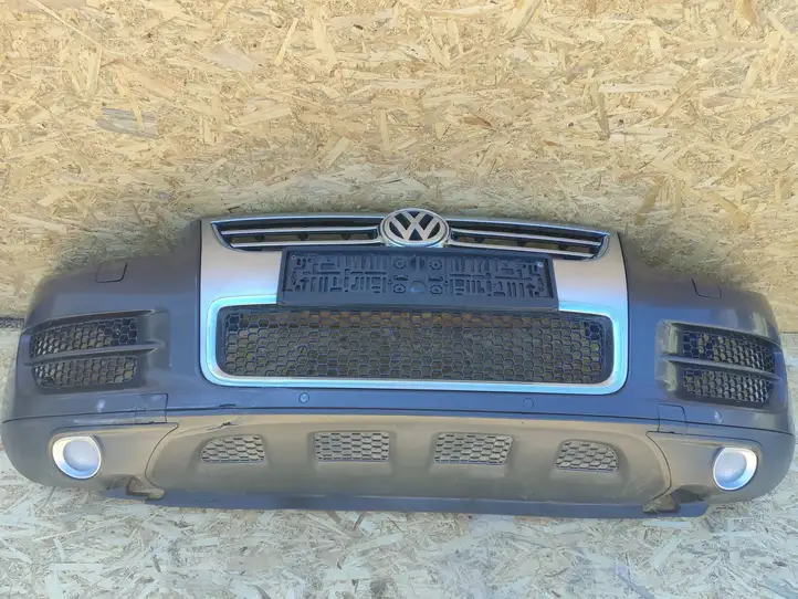 Volkswagen Touareg I    Передний бампер