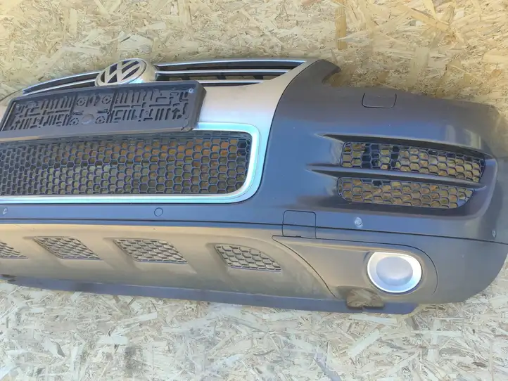 Volkswagen Touareg I    Передний бампер