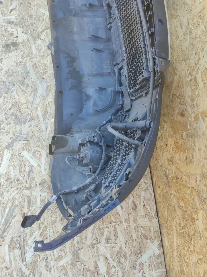 Volkswagen Touareg I    Передний бампер