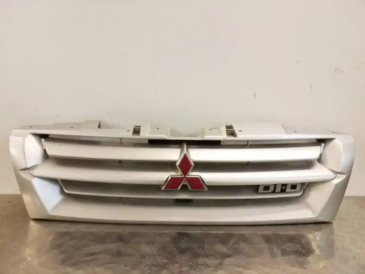 Mitsubishi Pajero (1999 - 2003) MR387981 Верхняя решетка радиатора — фото 1