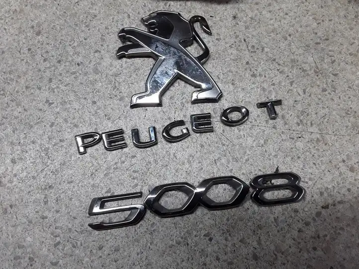 Peugeot 5008 II (2020 - ) 9838309977 Эмблема производителя — фото 1