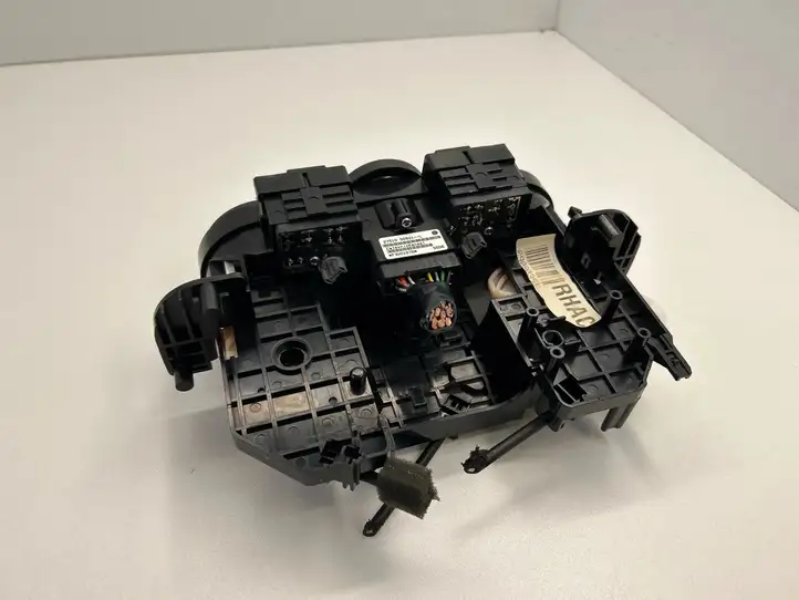 Nissan Juke I F15 (2010 - 2018) 2751000821 Блок управления климат-контролем — фото 3