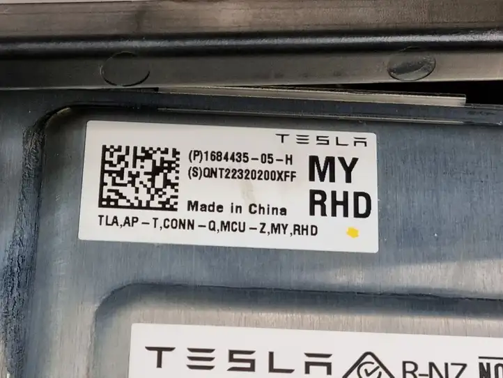 Tesla Model Y (2019 - 2024) 168443505H Прочие блоки управления — фото 8