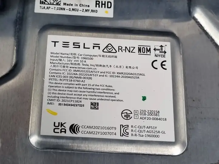 Tesla Model Y (2019 - 2024) 168443505H Прочие блоки управления — фото 9