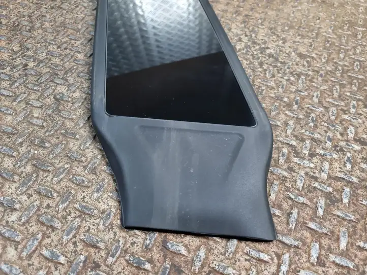 Tesla Model Y (2019 - 2024) 151625500E Наружная накладка стойки B — фото 10