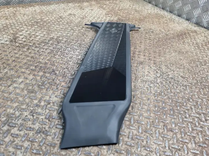 Tesla Model Y (2019 - 2024) 151625800E Наружная накладка стойки B — фото 5