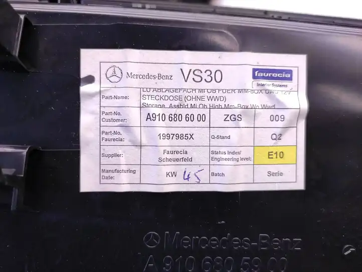 Mercedes-Benz Sprinter W907 W910 (2018 - ) A9106805900 Прочие детали салона — фото 10