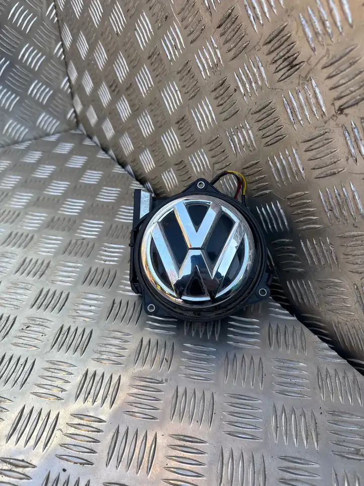 Volkswagen Golf Sportsvan (2014 - 2017) 510827469B Ручка багажника с камерой — фото 1