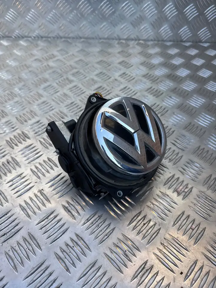 Volkswagen Golf Sportsvan (2014 - 2017) 510827469B Ручка багажника с камерой — фото 2