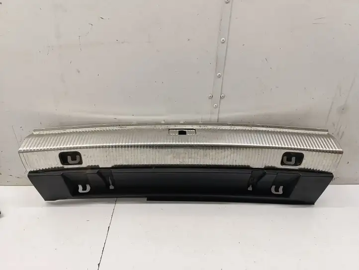 Audi RS Q3 (2013 - 2018) 8U0864483G Отделка порога багажника — фото 1