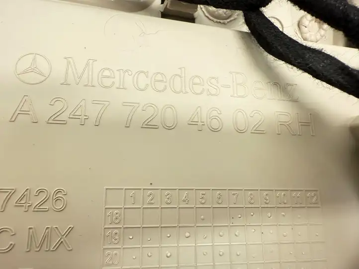 Mercedes-Benz GLB X247 (2018 - ) A2477204602 Обшивка передней двери — фото 4