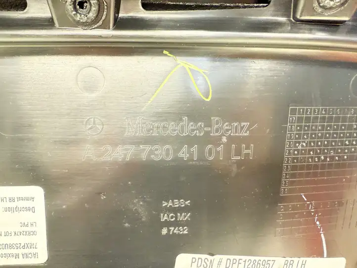 Mercedes-Benz GLB X247 (2018 - ) A2477304101 Обшивка задней двери — фото 2
