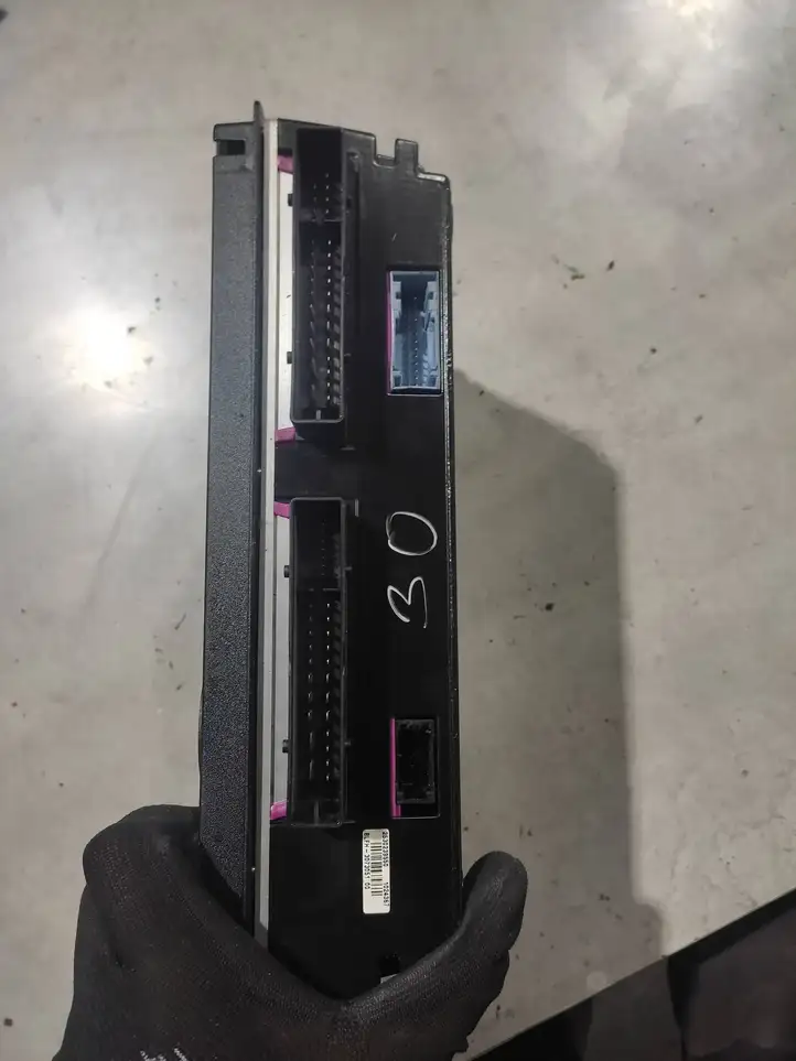 Audi Q7 4M (2015 - ) 4M0035466 Усилитель звука — фото 2
