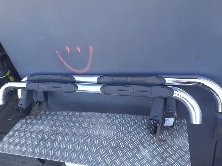 Hummer H3 (2005 - 2010) 19170597 Боковые пороги — фото 1