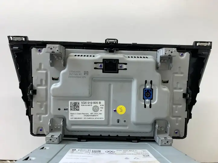 Volkswagen Tiguan (2016 - 2020) 3Q0035864C Магнитола / мультимедийная система — фото 3