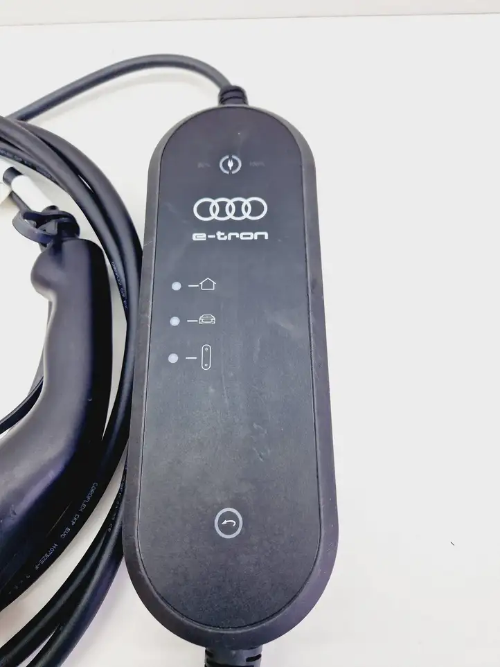 Audi Q4 e-tron (2021 - ) 8V4971675N Кабель для зарядки электромобилей — фото 2