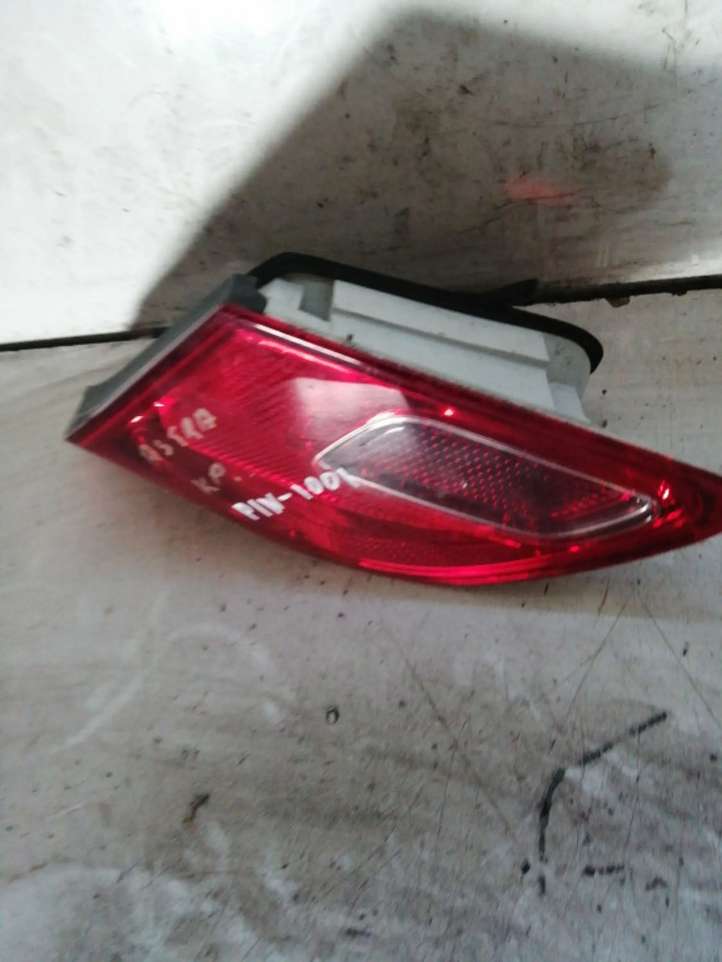 1090098 Opel Astra J Galinis žibintas dangtyje