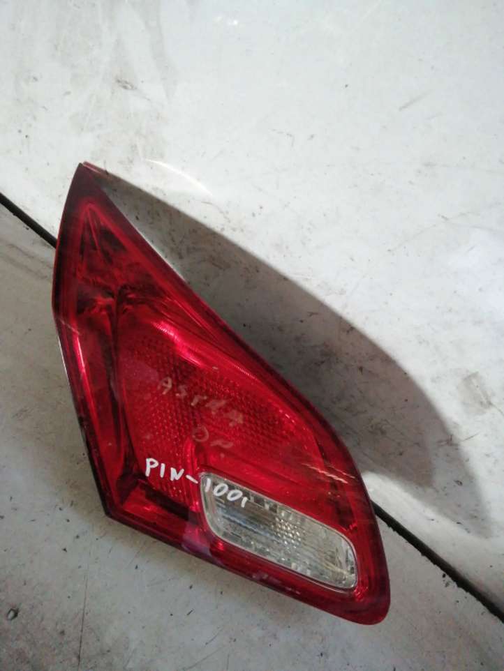 1090098 Opel Astra J Galinis žibintas dangtyje