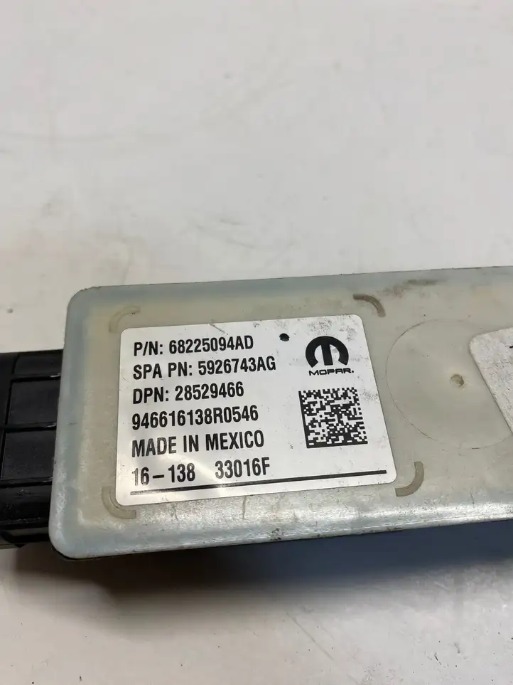 Chrysler Pacifica (2016 - ) 68225094AD Блок управления раздвижными дверями (ECU) — фото 6