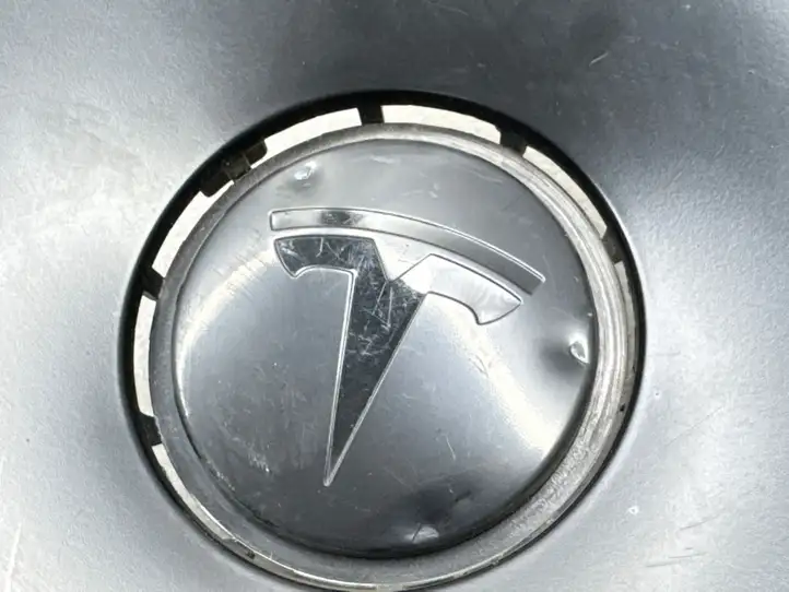 Tesla Model Y (2019 - 2024) 118823300A Колпачек колесных болтов — фото 3