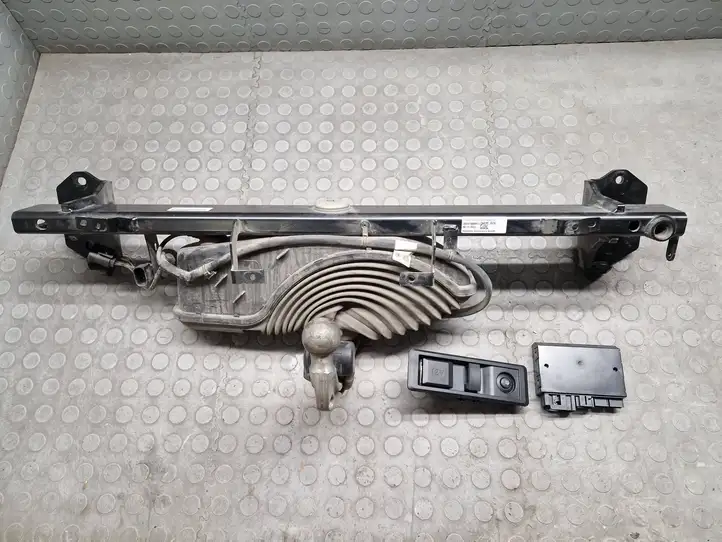 BMW i4 (2021 - ) 303471600011 Комплект буксировочного крюка — фото 1