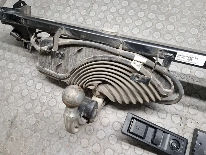BMW i4 (2021 - ) 303471600011 Комплект буксировочного крюка — фото 4