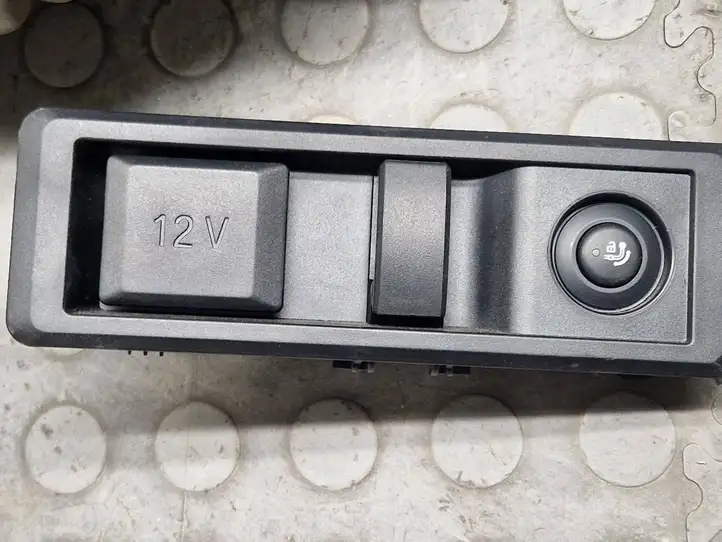 BMW i4 (2021 - ) 303471600011 Комплект буксировочного крюка — фото 7
