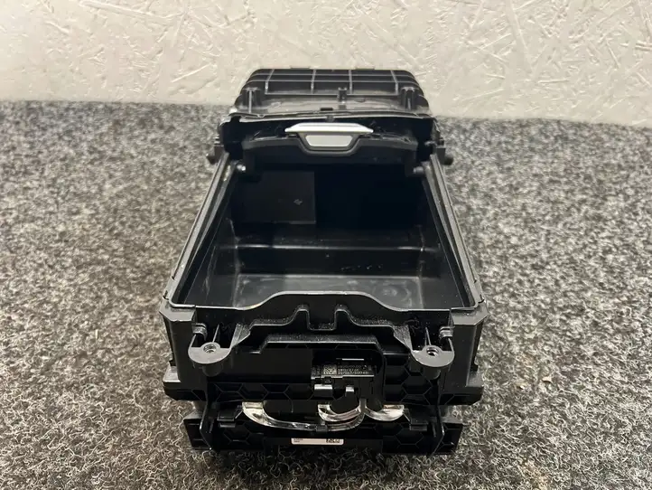Mercedes-Benz C W206 (2021 - ) A2066805905 Ящик центральной консоли — фото 6