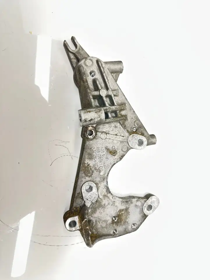 Audi A6 S6 C6 4F (2004 - 2008) 059130147H Кронштейн топливного насоса — фото 6