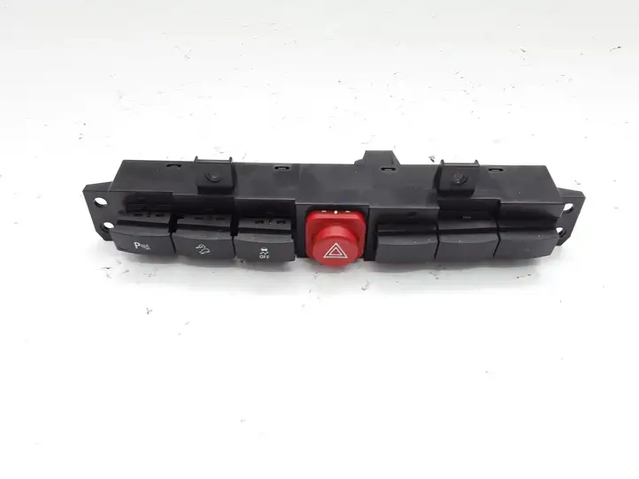Opel Antara (2011 - 2017) 20785509 Включатель аварийных фонарей — фото 1