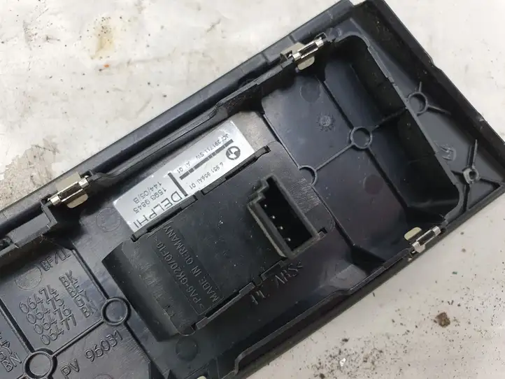 BMW 5 E60 E61 (2004 - 2010) 6951956A Кнопка стеклоподъемников — фото 2