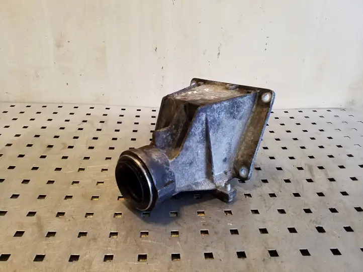 BMW X3 E83 (2003 - 2010) 31537516067 Кронштейн подвесного подшипника — фото 1