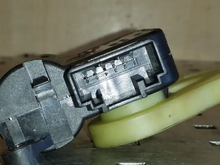 Volkswagen Polo (2005 - 2009) 0132801357 Двигатель задвижки потока воздуха — фото 2