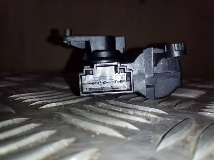 Audi Q7 4L (2005 - 2009) 52411483 Двигатель задвижки потока воздуха — фото 2