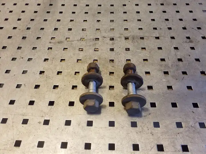 Audi Q7 4L (2005 - 2009) Болт развала-схождения — фото 1