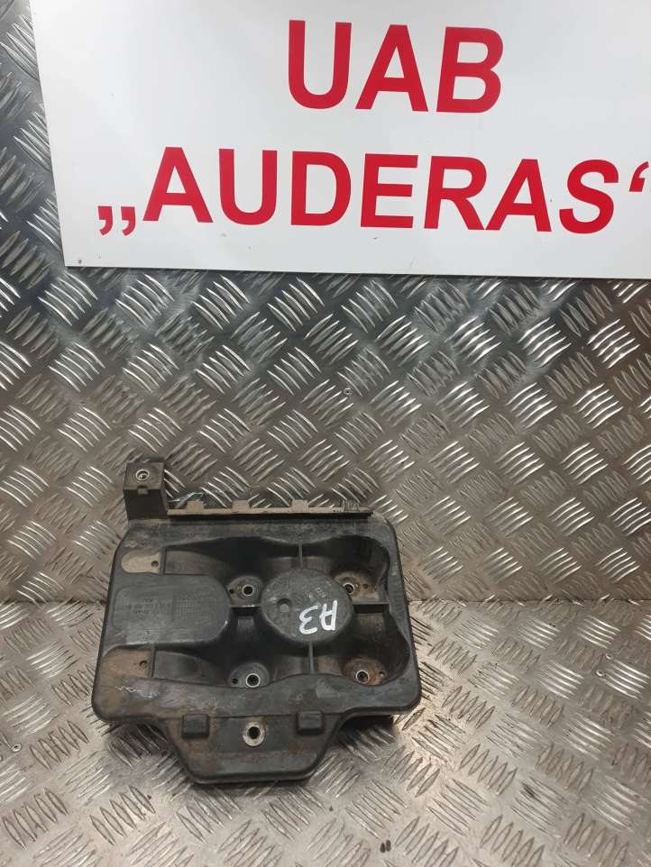 1J0804373A Audi A3 S3 8L Akumuliatoriaus tvirtinimo padas