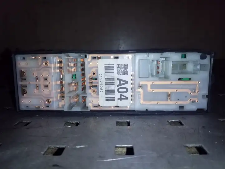 Subaru Outback (2009 - 2014) 157526 Кнопка стеклоподъемников — фото 2