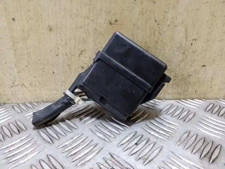 Subaru Outback (2009 - 2014) RB203500B Блок монтирования реле — фото 3