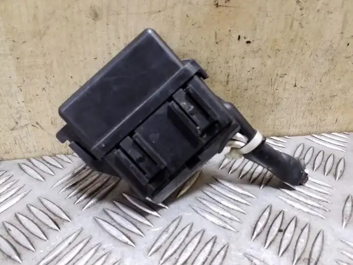 Subaru Outback (2009 - 2014) RB203500B Блок монтирования реле — фото 4