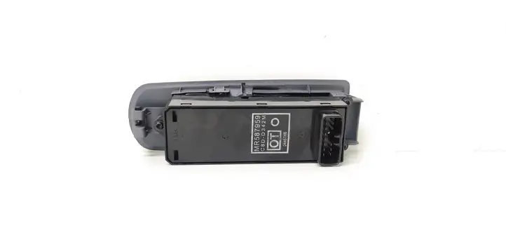 Mitsubishi Colt (2008 - 2012) MR587959 Кнопка стеклоподъемников — фото 2