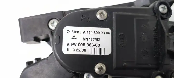 Mitsubishi Colt (2008 - 2012) A4543000304 Педаль акселератора — фото 6