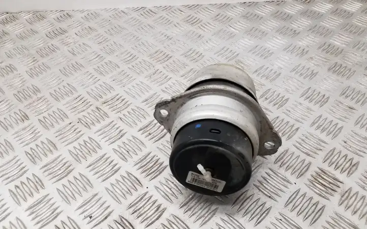 Volkswagen Touareg II (2010 - 2018) 7L8199131F Опора двигателя — фото 1