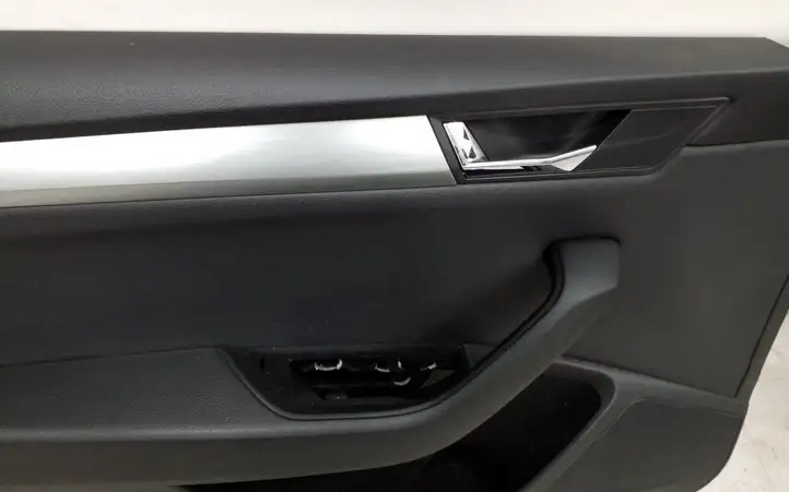 Skoda Superb B8 (3V) (2015 - 2023) 3V2867013A Обшивка передней двери — фото 3